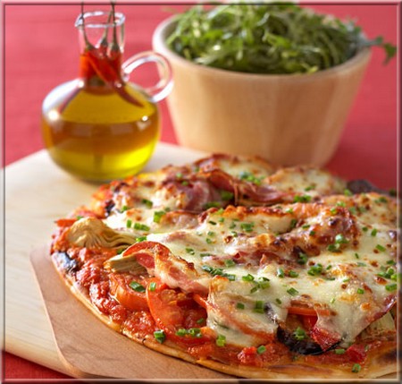 pizza_a_la_pancetta_et_legumes_confits_a_la_mozzarella