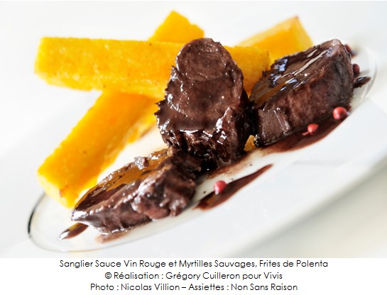 sanglier_sauce_vin_rouge_et_myrtilles_sauvages_frites_de_polenta_