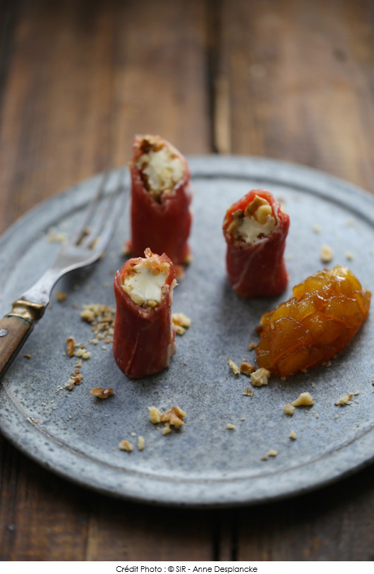 petits_rouleaux_de_reblochon_aux_noix_et_au_jambon_cru_chutney_de_pommes