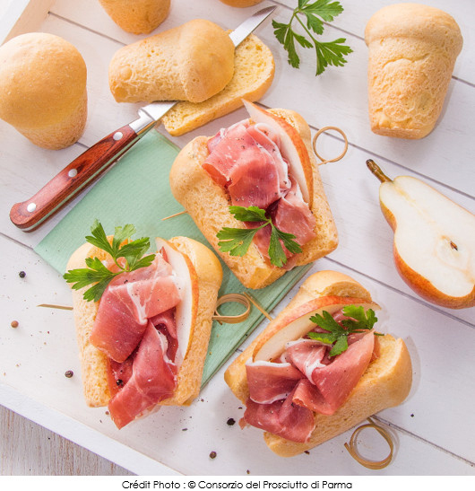 babas-aux-poires-au-romarin-et-jambon-de-parme