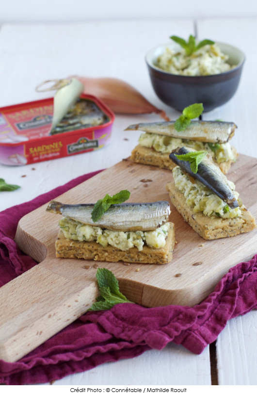 sardines-aux-echalotes-de-bretagne-connetable-sur-sable-aux-graines-et-son-ecrase-de-pois-casses-et-fromage-frais