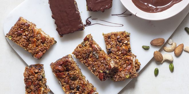 Barres de céréales maison aux flocons d'avoine | A Vos Assiettes