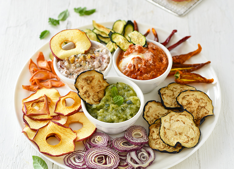 Chips de fruits et légumes maison avec leurs sauces | A Vos Assiettes