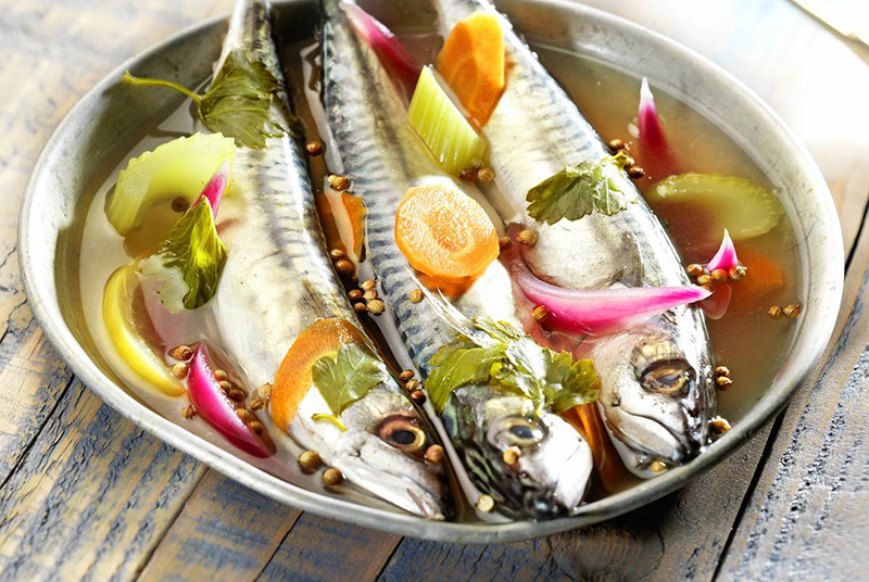 Maquereaux marinés au vin blanc | A Vos Assiettes
