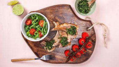 Côtes d’agneau gremolata, aigre-doux tomates grappes vanille