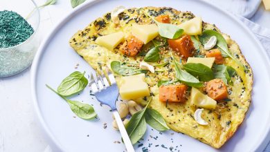 Omelette spiruline pousses d’épinards dés d’Emmentaler AOP Suisse