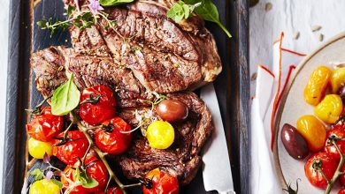 Entrecôte de bœuf Bio marinée, tomates cerise, thym, origan olives de Kalamata