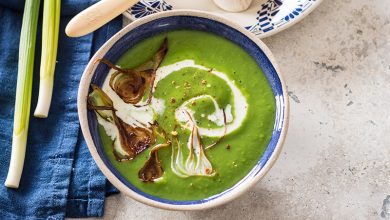 Gaspacho petits pois, tartine Reblochon