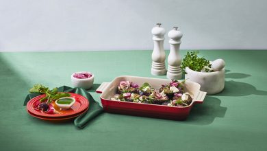 Aubergines vinaigrette à l'ail et cumin, accompagnées de feta et de fines herbes