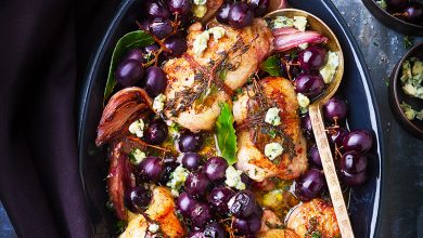 Paupiettes de poulet bleu d’Auvergne raisins rouges