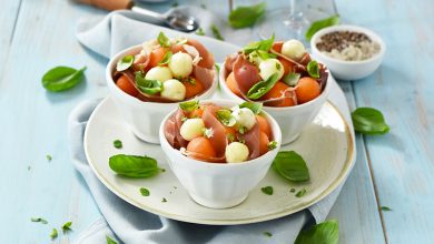 Salade billes de melon fromage de chèvre jambon de montagne