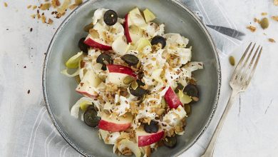 Salade d’endives fromage, saveur graines oignons frits