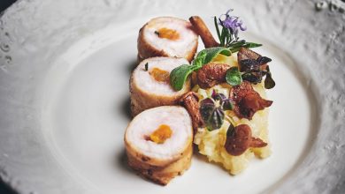 Râble de lapin farci abricots confits, romarin, célerisotto aux girolles