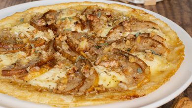 Tarte fine Tentation de Saint-Félicien, poires, miel et noix