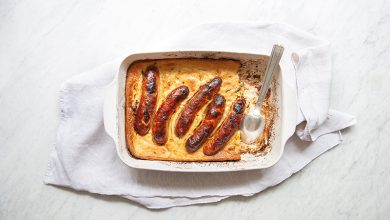 Saucisses de Toulouse oignons en croûte de crêpe