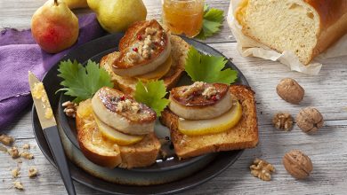Foie Gras poêlé poires caramélisées, chutney de gingembre, cerneaux de noix brioche Vendéenne