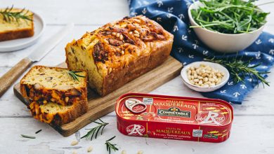 Cake filets de maquereaux cuisinés à la tomate Connétable, pignons romarin