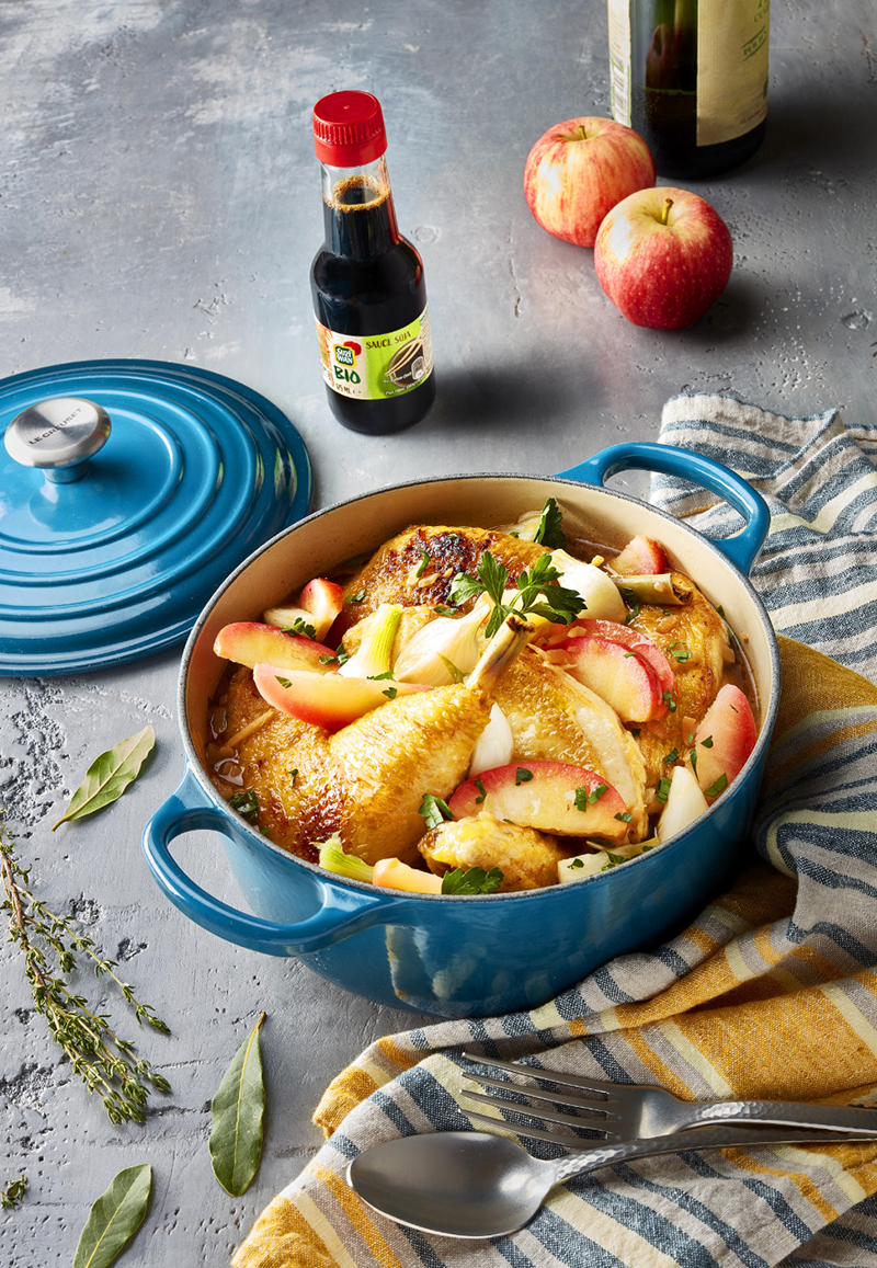 Cocotte de volaille aux pommes, cidre et sauce soja