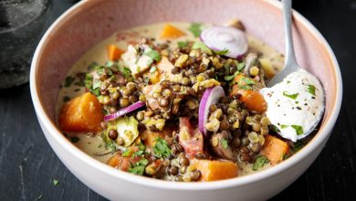 Curry vert de lentilles vertes, champignons de Paris, butternut coriandre