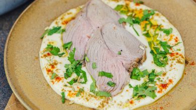 Gigot d’agneau rôti à l’ail, houmous haricots blancs/coriandre