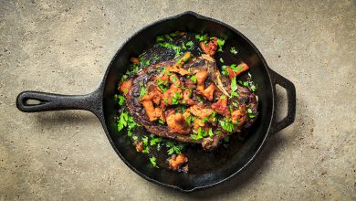 Côte de bœuf grillée, girolles au vinaigre