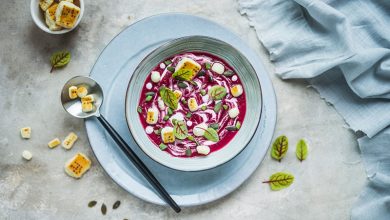 Crème de betterave, sauce yaourt croûte soufflée de Parmigiano Reggiano