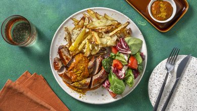 Curry wurst berlinoise, frites au cheddar et sauce maison