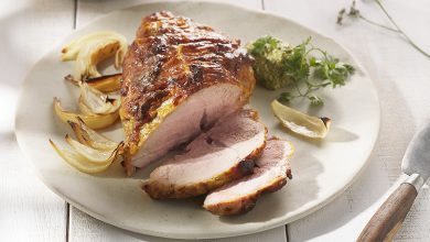 Épaule de veau confite, marinade yaourt et curry sauvage, condiment cerfeuil amande