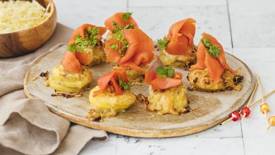 Millefeuille pommes de terre, saumon fumé Emmental Français râpé Entremont