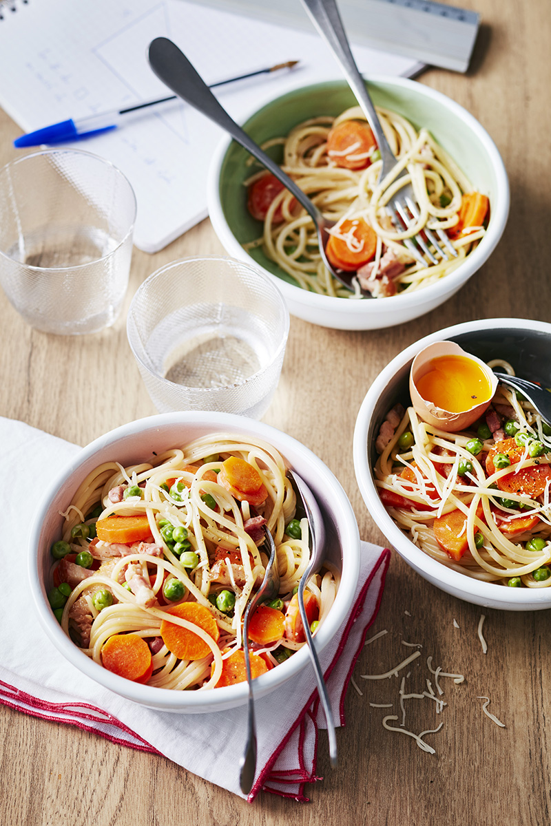 Spaghettis carbonara aux petits légumes