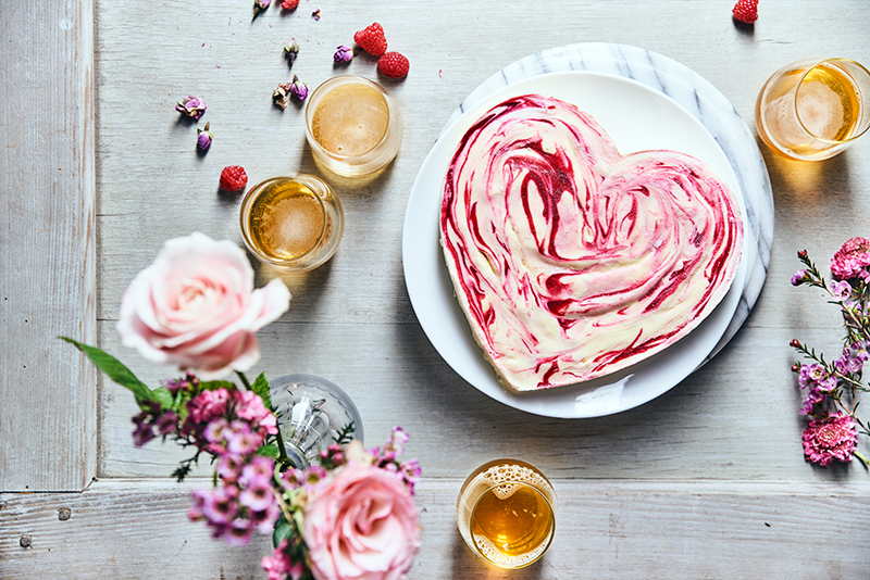 Cœur glacé à la rose framboise accompagné d’un cidre moelleux et fruité