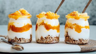 Parfait au yaourt granola compotée de fruits exotiques