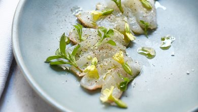 Dorade à cru, huile de mélisse et Fleur de sel Le Guérandais