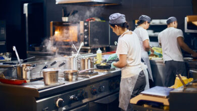 Cuisinier : comment bien choisir ses chaussures de cuisine ?