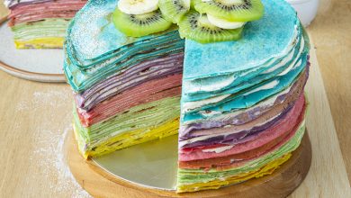 Gâteau de crêpes arc-en-ciel