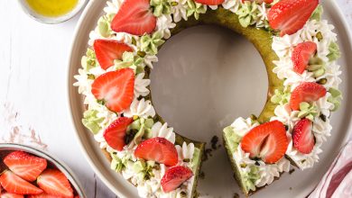 Gâteau fraises-pistaches huile d’olive de la Vallée des Baux-de-Provence AOP