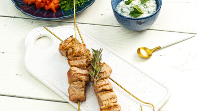 Souvlaki de veau, sauce tzatziki pain pita