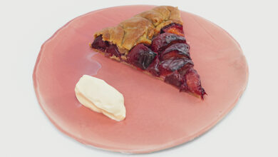 Tarte rustique prune rouge, sarrasin crème crue