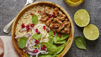 Bowl d’émincé d’épaule d’agneau, épinard, houmous grenade