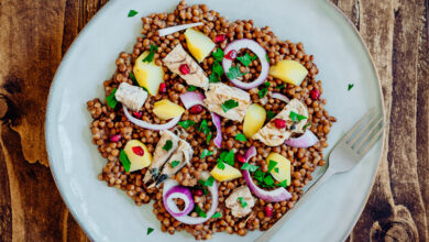 Salade de lentilles, maquereau, pomme de terre, oignon rouge grenade