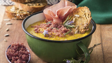 Velouté pois chiches, curcuma, croûtons de graines de tournesol Jambon de Parme
