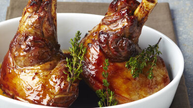 Souris d’agneau rôties miel, à l’ail rose et thym