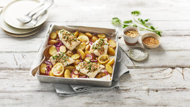 Filet de merlu lit d’oignons rouges et Bonnottes