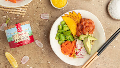 Poke bowl quinoa, saumon mariné sauce mangue