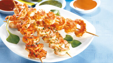 Brochettes de crevettes marinées