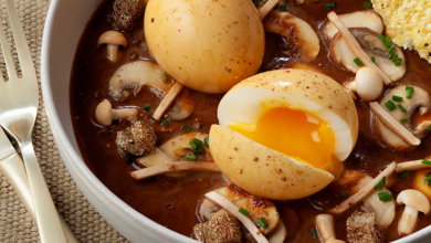 Œufs mollets champignons, sauce Porto tuiles de brebis