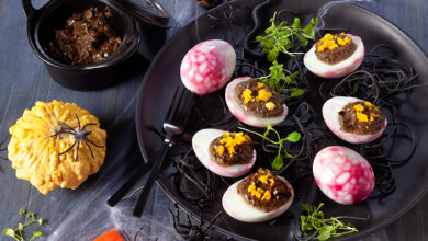 Œufs marbrés, mayonnaise noire