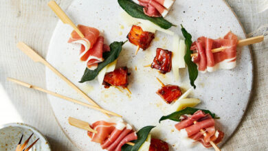 Brochettes jambon de Parme, feuilles de sauge courge jaune