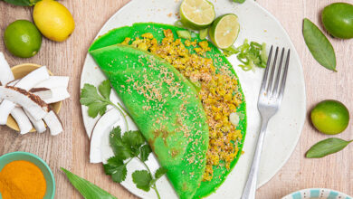 Crêpes pandan Thaïlande, coco grillée poulet haché curry