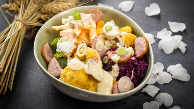 Poke choux multicolores saucisse de Montbéliard